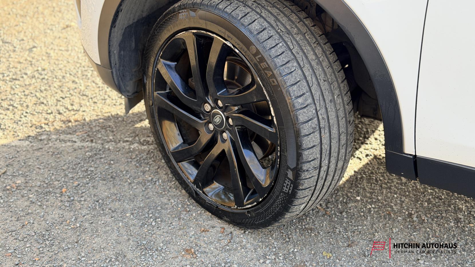 Land Rover Discovery Sport 2.0 TD4 HSE Black SUV 5dr Diesel Auto 4WD Euro 6 (s/s) (180 ps)