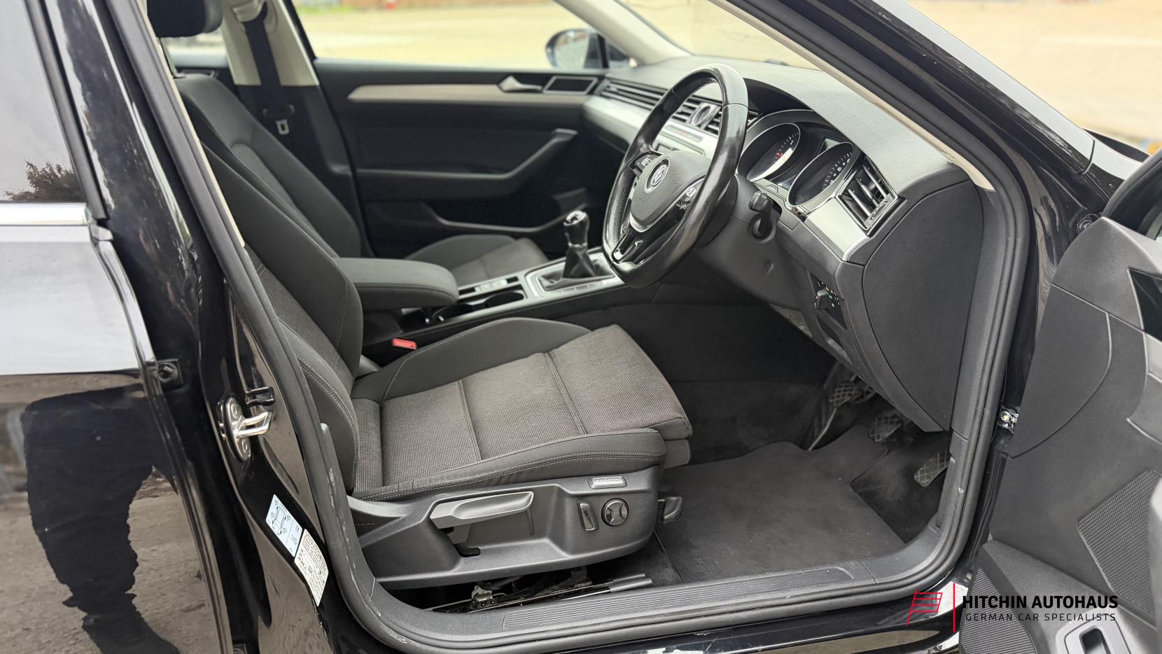 Volkswagen Passat 1.6 TDI BlueMotion Tech SE Saloon 4dr Diesel Manual Euro 6 (s/s) (120 ps)